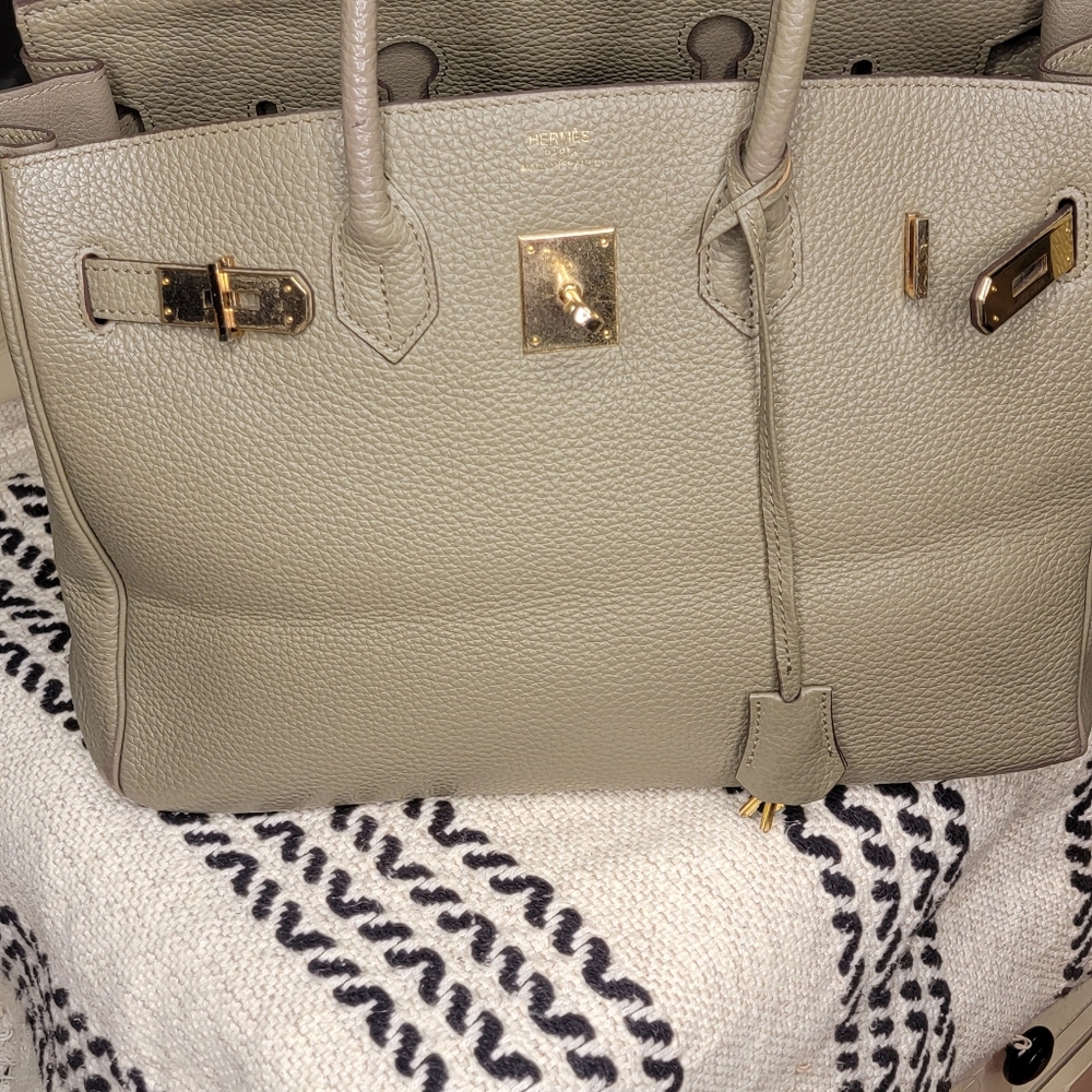I'm selling my pre-owned authentic Hermès bag